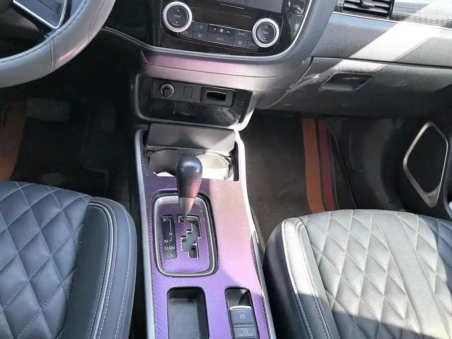 Mitsubishi Outlander — миниатюра 16