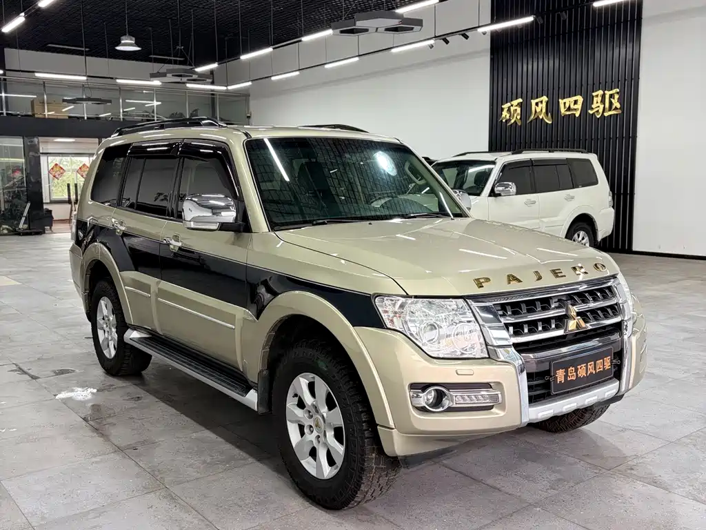 Mitsubishi Pajero (Import) — миниатюра 6