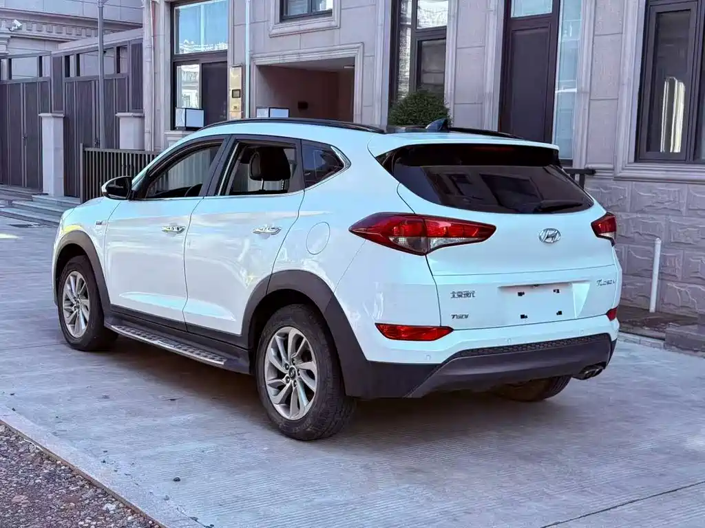 HYUNDAI TUCSON