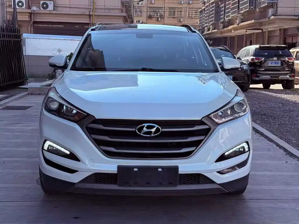 HYUNDAI TUCSON