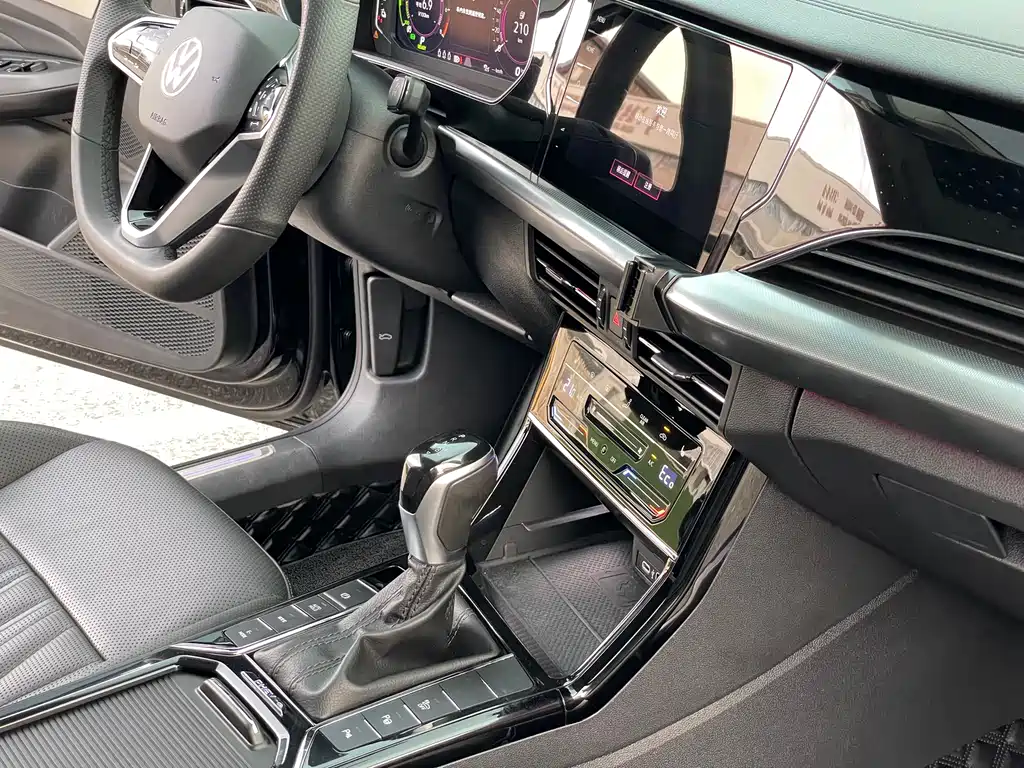 VOLKSWAGEN PASSAT NEW ENERGY