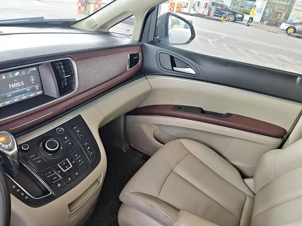 Buick GL8 — миниатюра 12