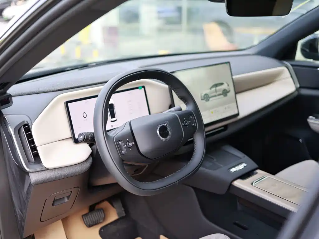 Заказать Volvo 沃尔沃XC70插电式混动 2026 года за 4 845 827 ₽  из Китая