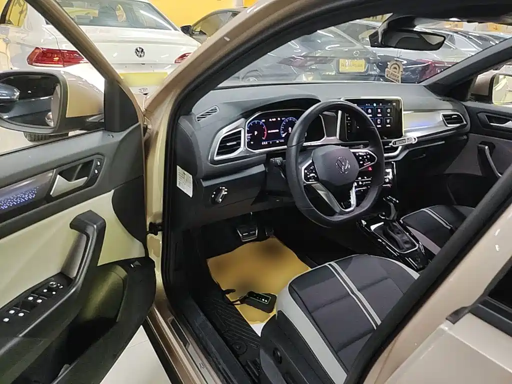 Volkswagen T-Roc — миниатюра 16