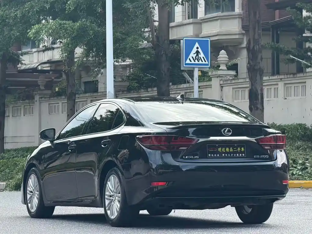 Lexus ES — миниатюра 5