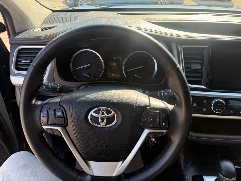 TOYOTA HIGHLANDER