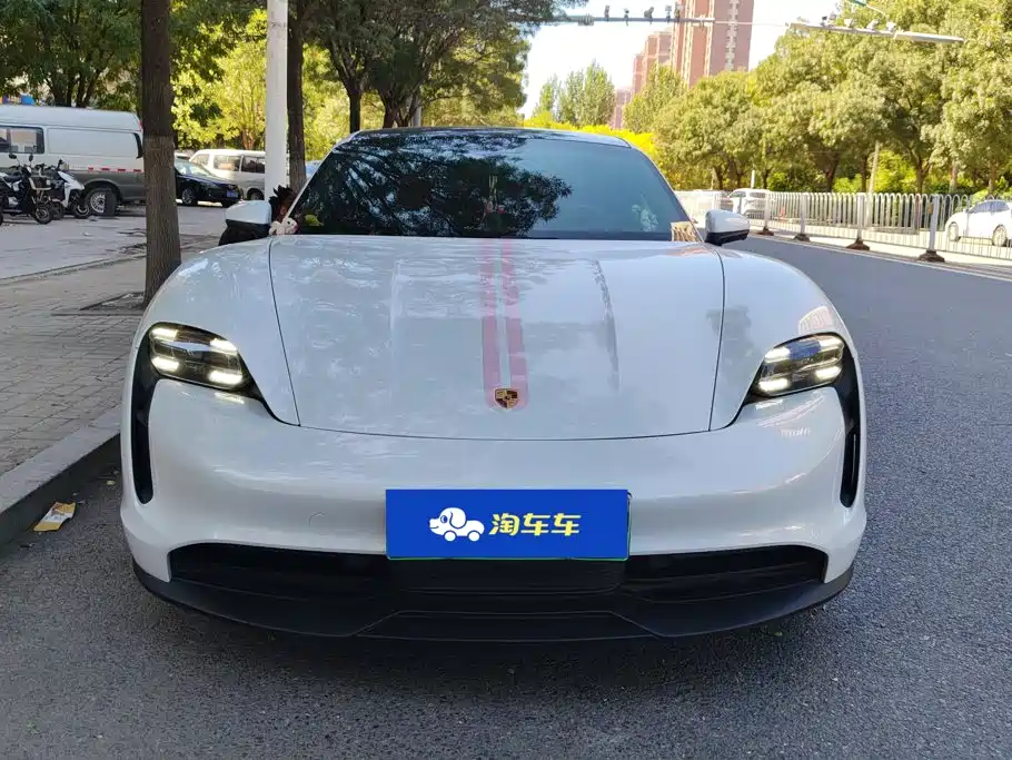Porsche Taycan — миниатюра 2