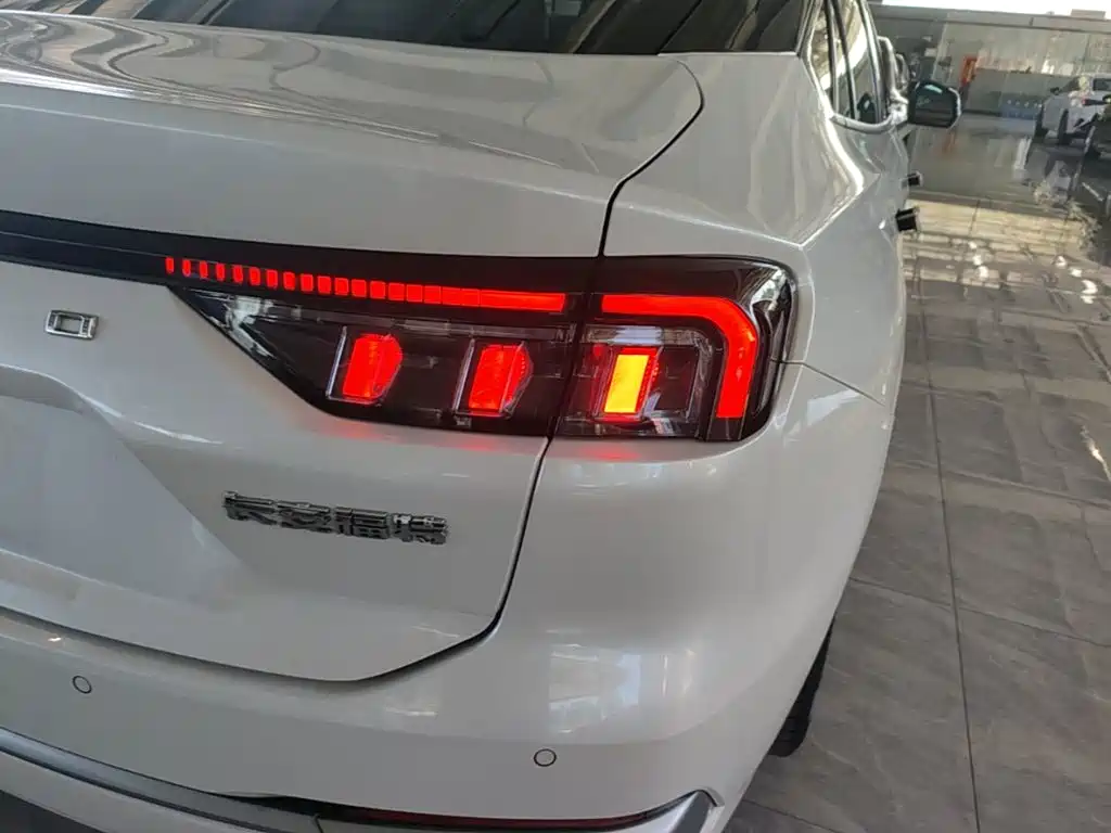 Ford Mondeo — миниатюра 8