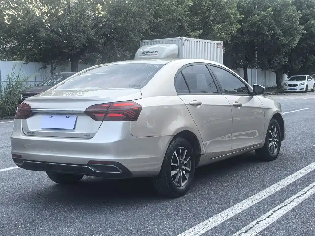 Geely Emgrand — миниатюра 3