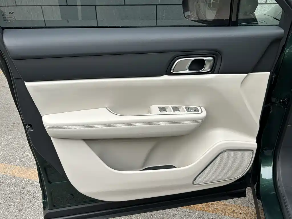 Li Auto Li ONE - фото 10