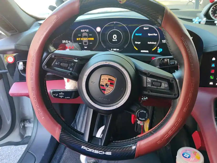 Porsche Taycan — миниатюра 15
