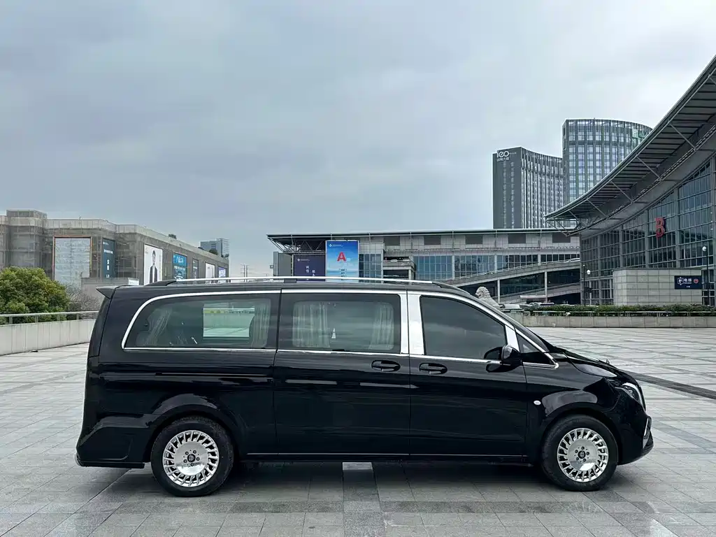 Mercedes-Benz Vito 2023 2.0T 7 мест