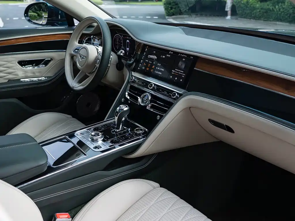 Bentley Flying Spur PHEV — миниатюра 31