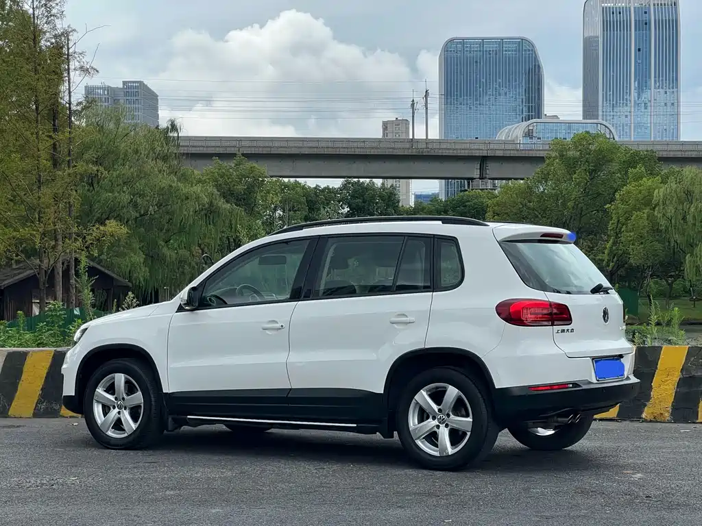 Volkswagen Tiguan — миниатюра 2