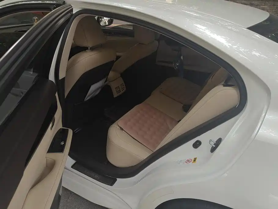 Lexus ES — миниатюра 11