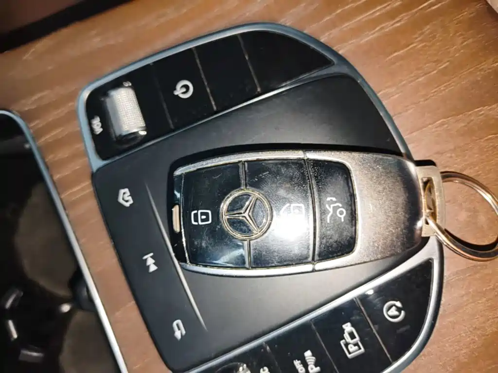 Mercedes-Benz E-Class — миниатюра 9