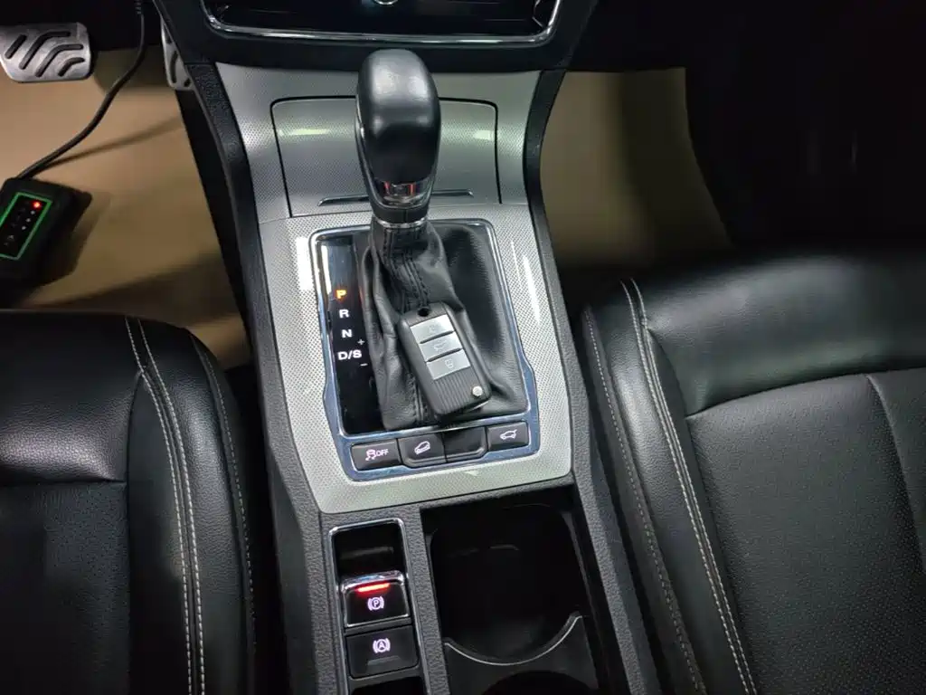 Roewe RX5 — миниатюра 14
