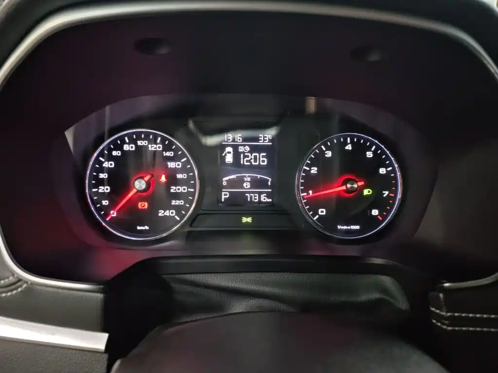 Roewe RX5 — миниатюра 12