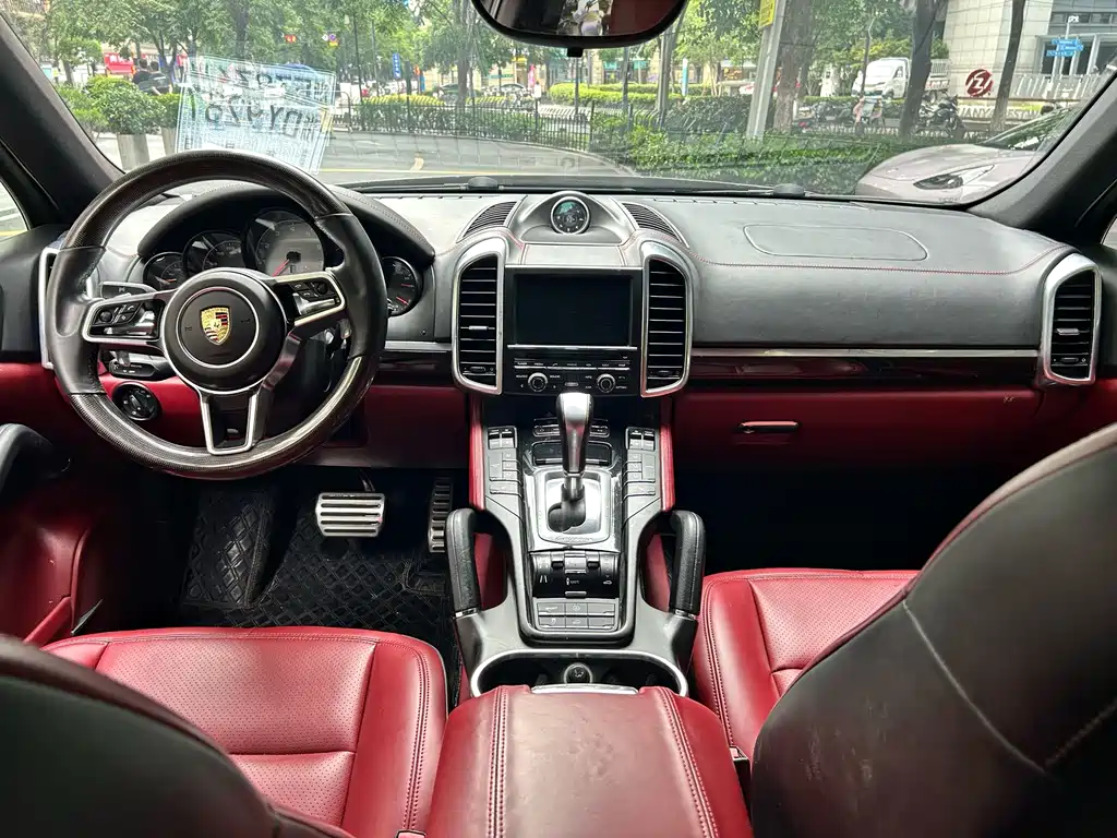 Porsche Cayenne — миниатюра 13