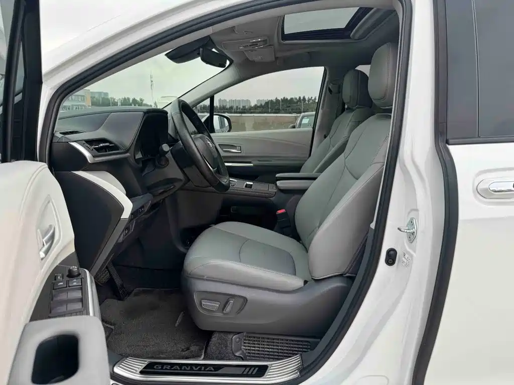 Toyota Sienna — миниатюра 13