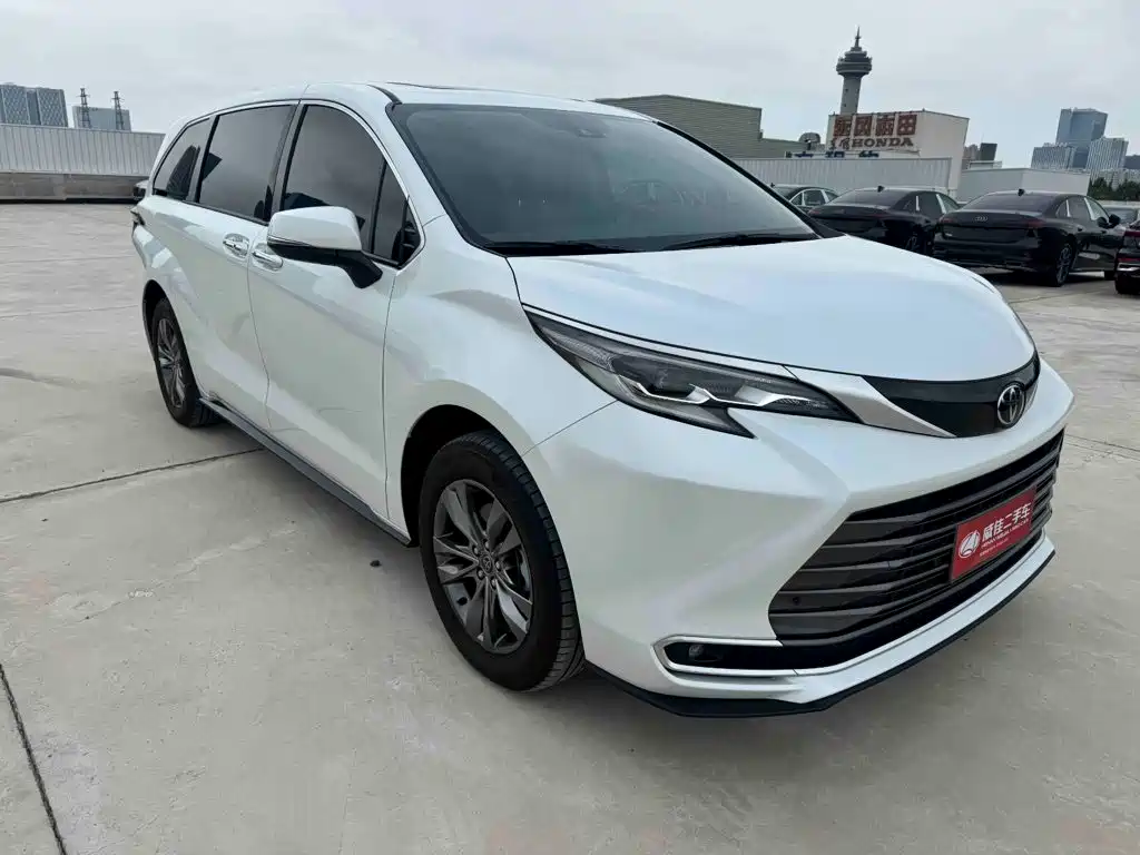 Toyota Sienna — миниатюра 3