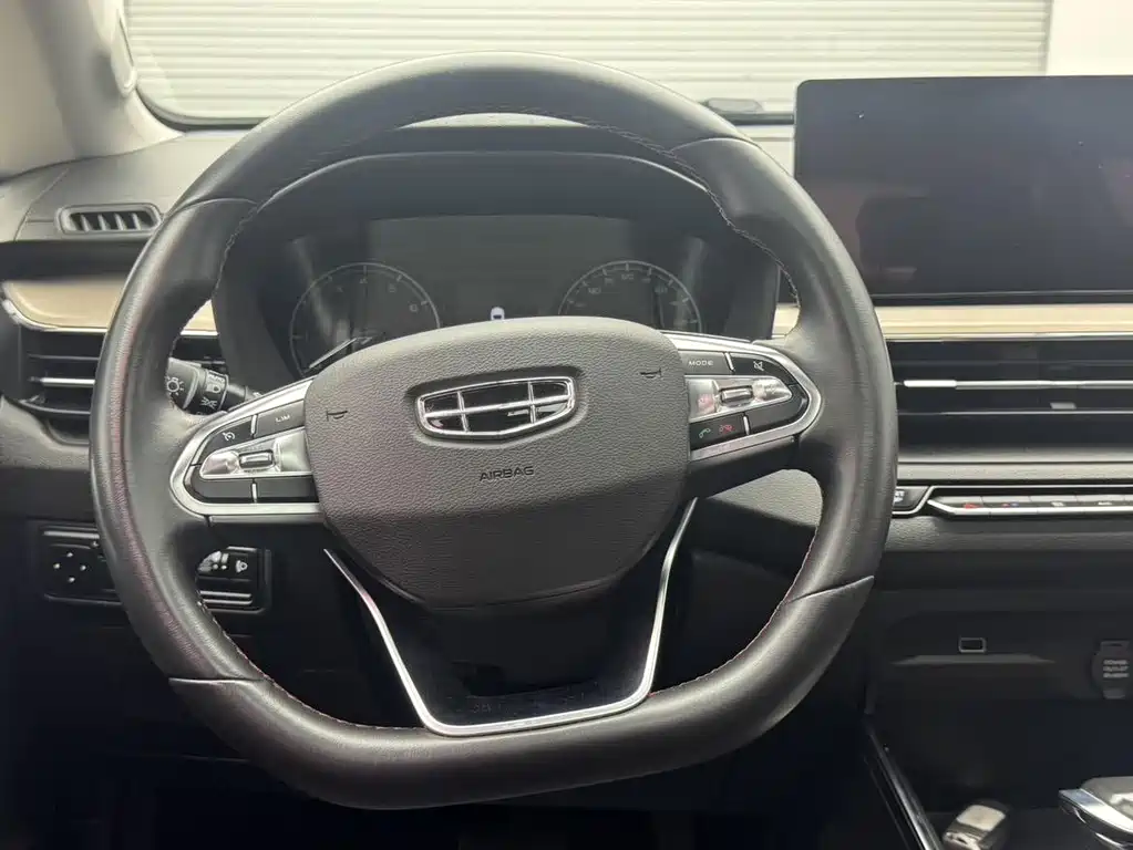 Geely Vision X3 — миниатюра 9