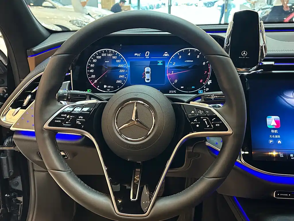Mercedes-Benz E-Class — миниатюра 6