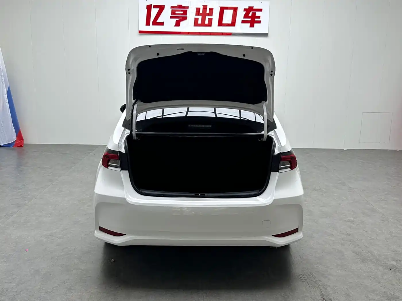 Toyota Corolla 2023 Белый из Китая