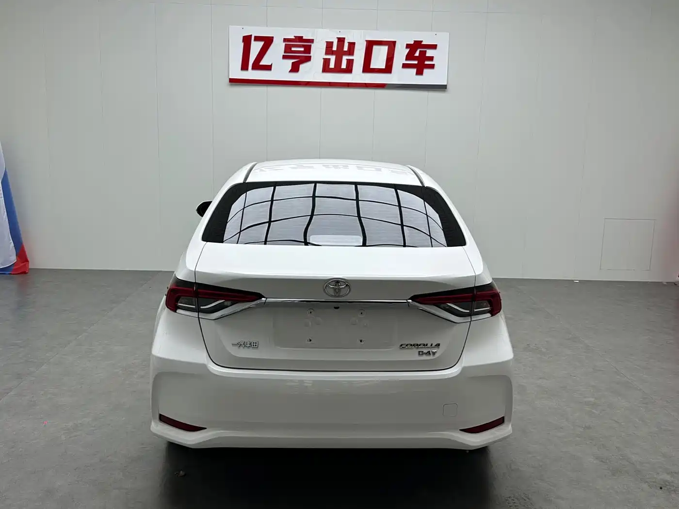 Toyota Corolla 2023 Белый из Китая, фото 3
