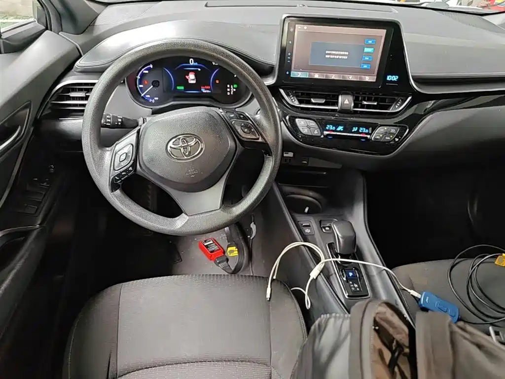 Toyota C-HR EV — миниатюра 6