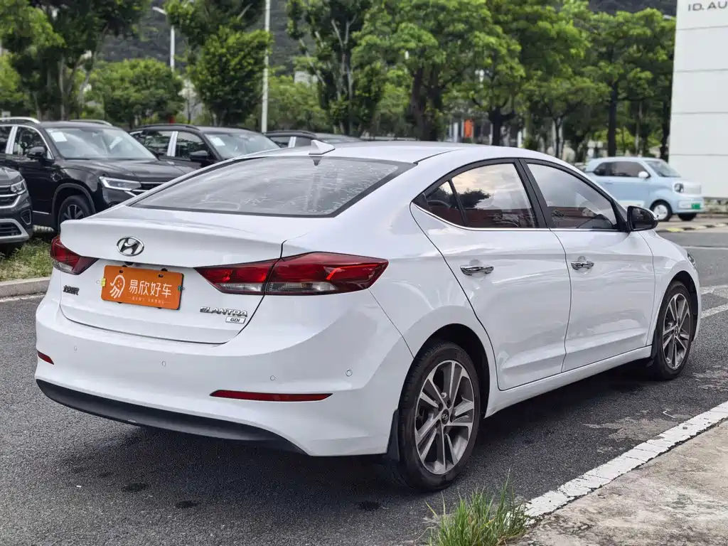 Hyundai Elantra — миниатюра 7