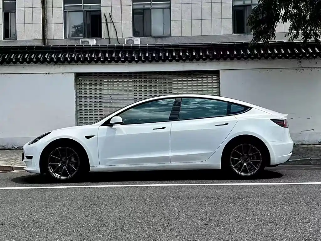 Tesla Model 3 — миниатюра 9