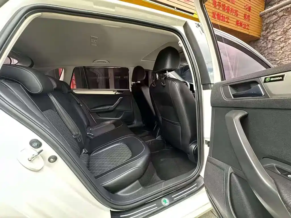 Skoda Rapid Spaceback — миниатюра 7