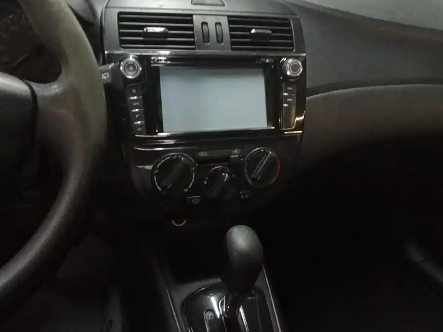 Nissan Tiida — миниатюра 16
