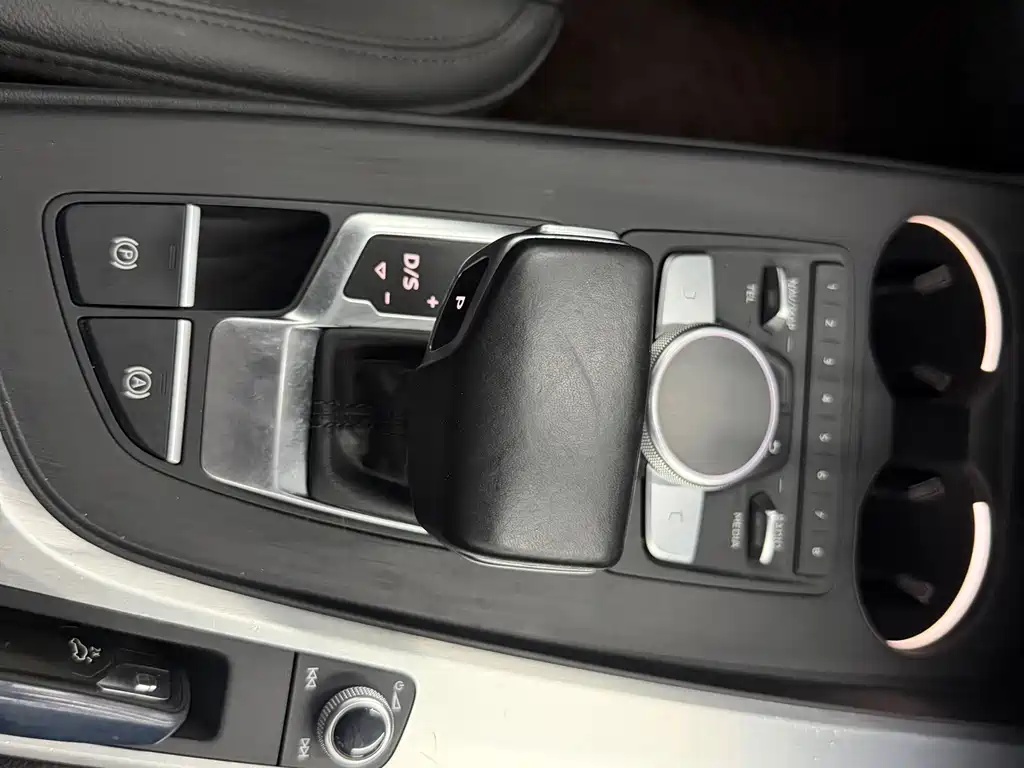 Audi A4L — миниатюра 8