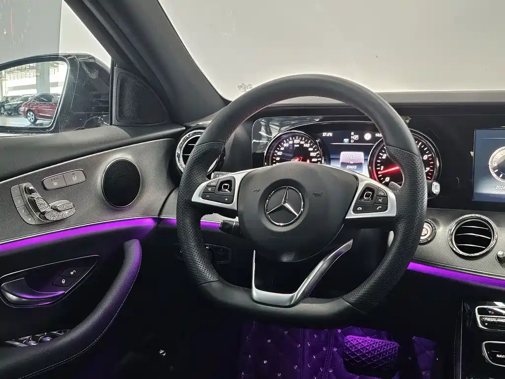 Mercedes-Benz E-Class — миниатюра 7