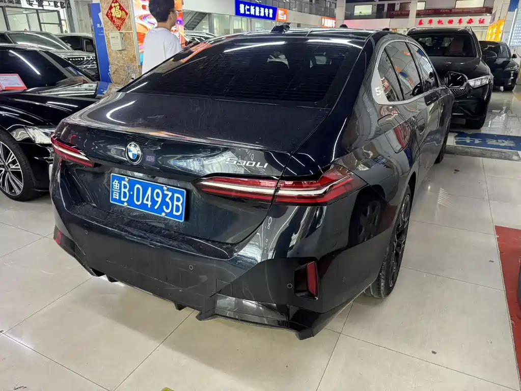 BMW 5 Series — миниатюра 10