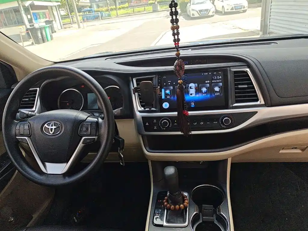 Toyota Highlander — миниатюра 10