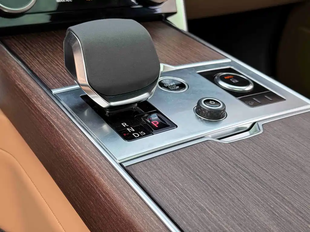 Land Rover Range Rover — миниатюра 7