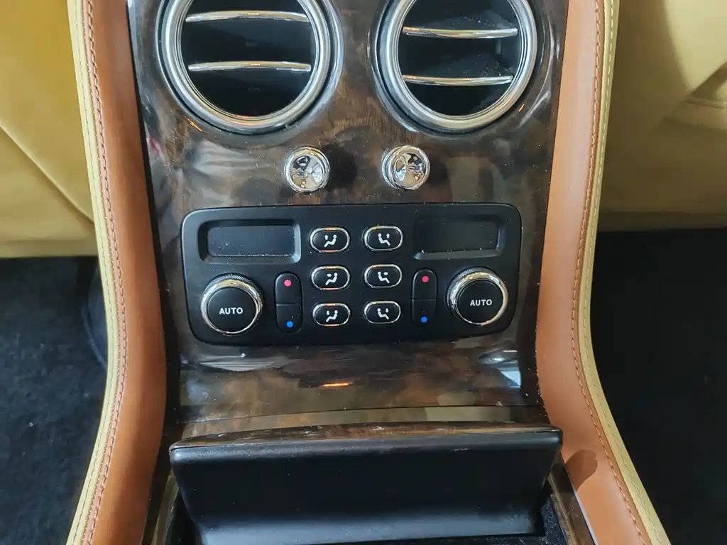 Bentley Flying Spur — миниатюра 12