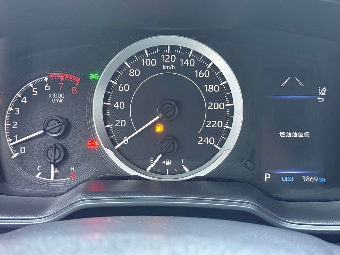 Toyota Corolla 1.2 л 2023 г. Белый, пробег 3000 км
