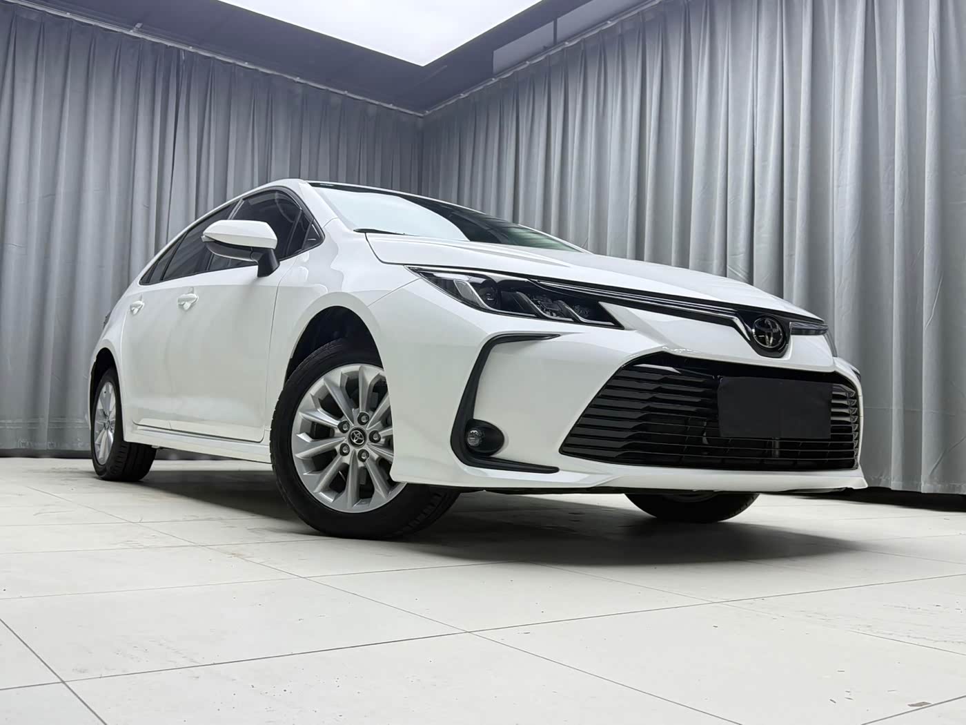 Toyota Corolla 1.2 л 2023 г. Белый, пробег 3000 км