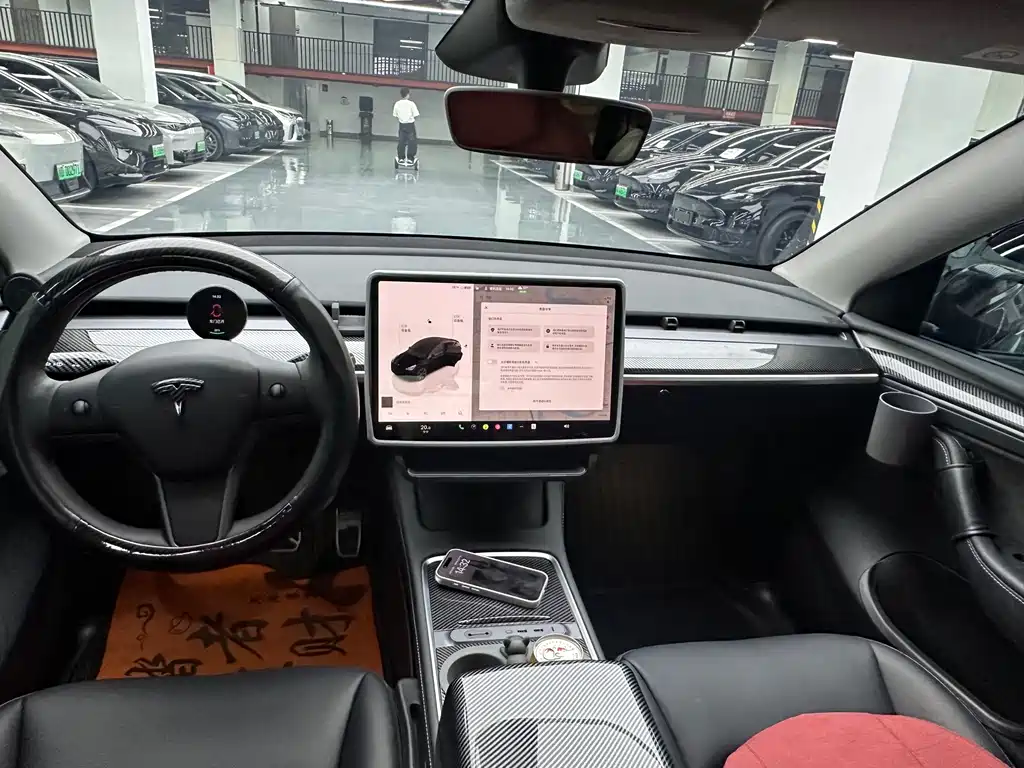 Tesla Model Y — миниатюра 11