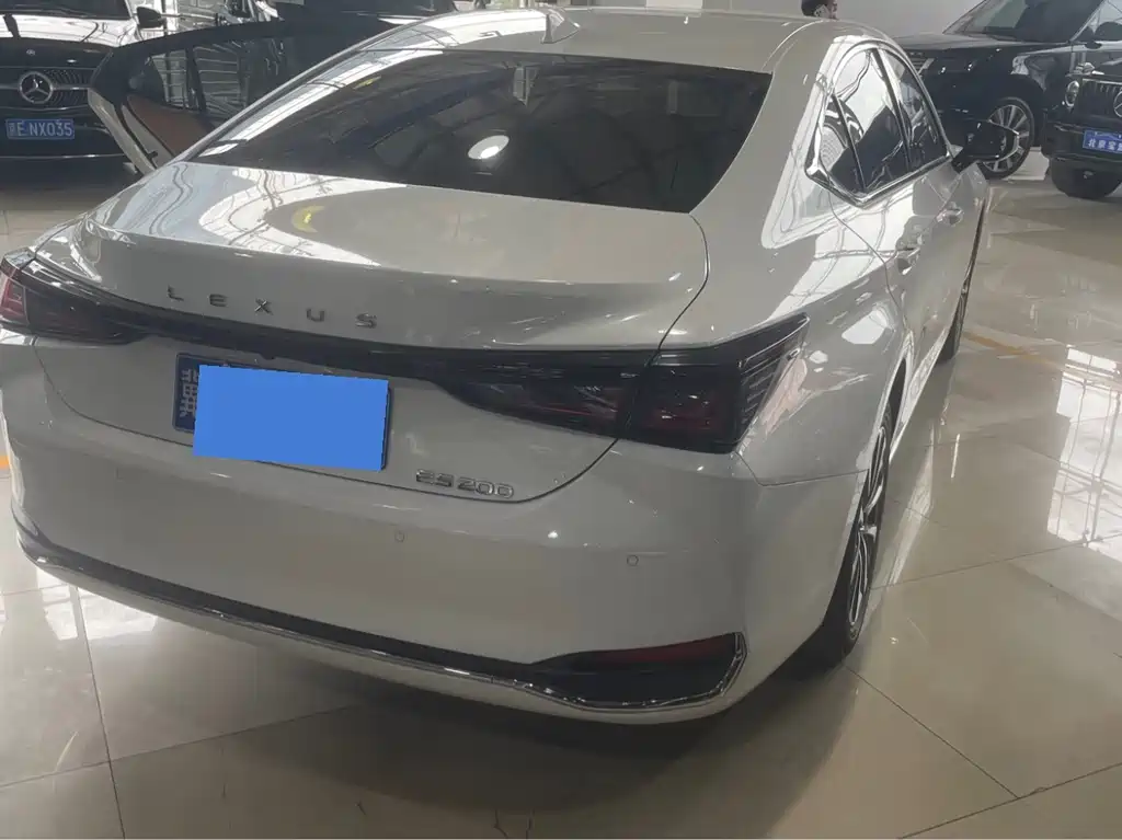 Заказать Lexus ES 2026 года за 5 193 294 ₽  из Китая