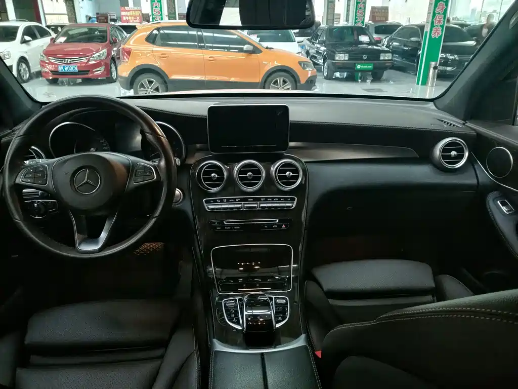 MERCEDES-BENZ GLC