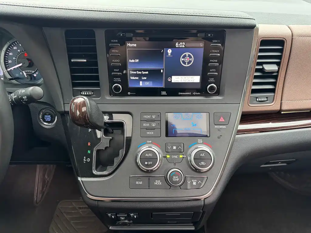 Toyota Sienna — миниатюра 14
