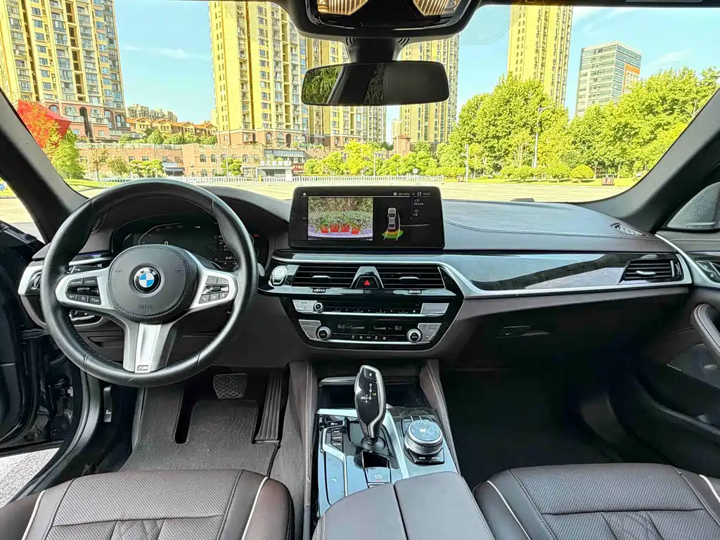 BMW 5 Series — миниатюра 3