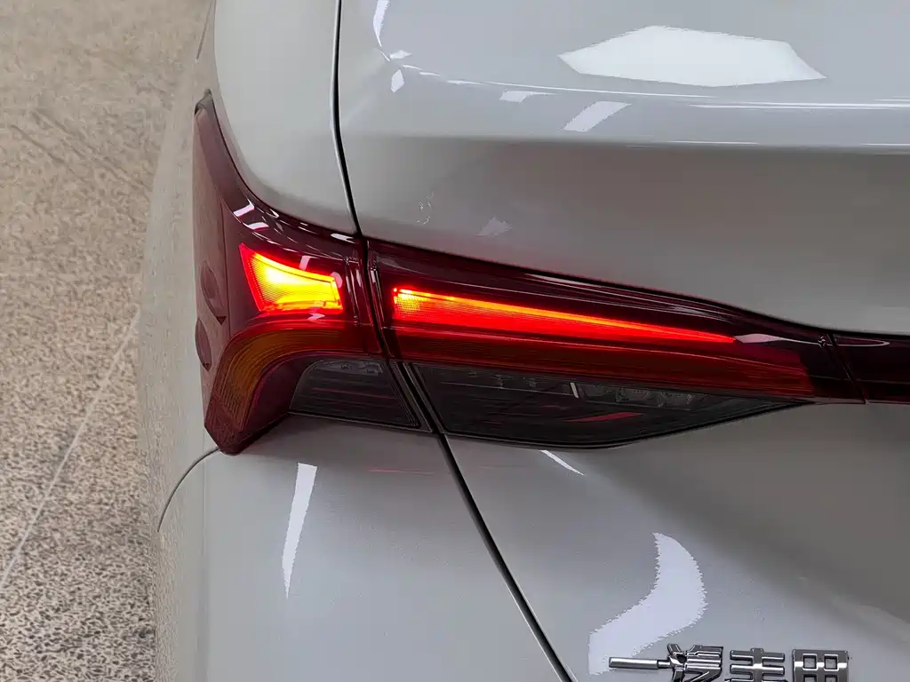 Toyota Avalon — миниатюра 3