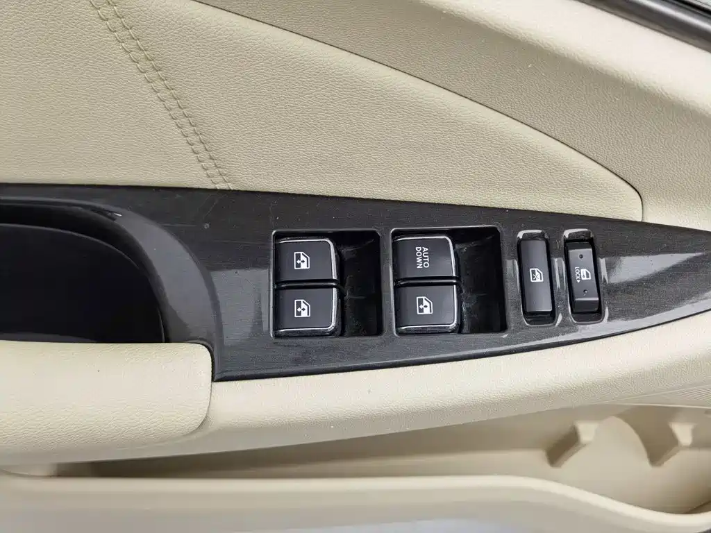 Changan Eado — миниатюра 9