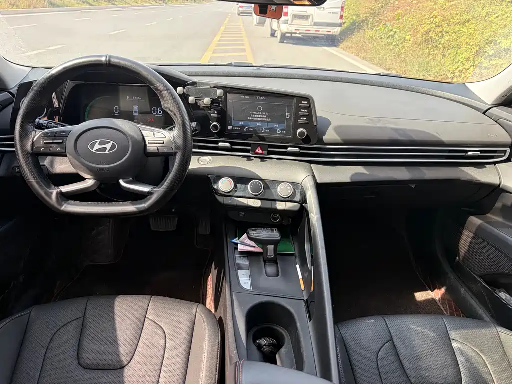 Hyundai Elantra - фото 6